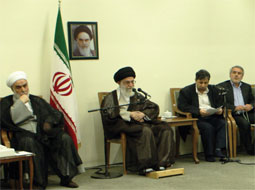 دیدار اعضاء ستاد همایش مرجع بیداری اسلامی با رهبرمعظم انقلاب اسلامی